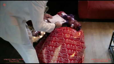 Mommy, fhuair mi mo thiodhlac Nollaig hairy blonde mommy bitch with big ass crazy about cock