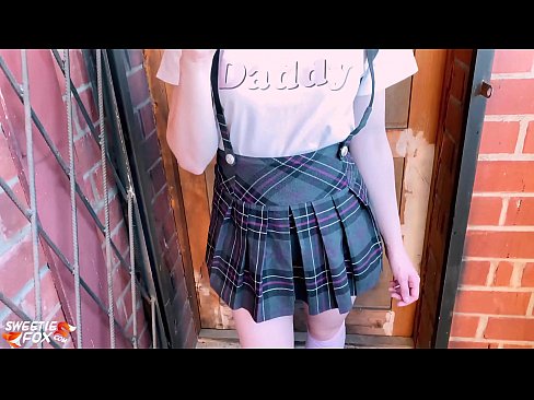 ❤️ Schoolgirl Sucks a dick gu domhainn agus fucks an àite clasaichean. ❤️  Bhidio porn  leinn